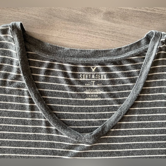American Eagle Soft & Sexy Long-Sleeve V-Neck - Size Small - Picture 11 of 14